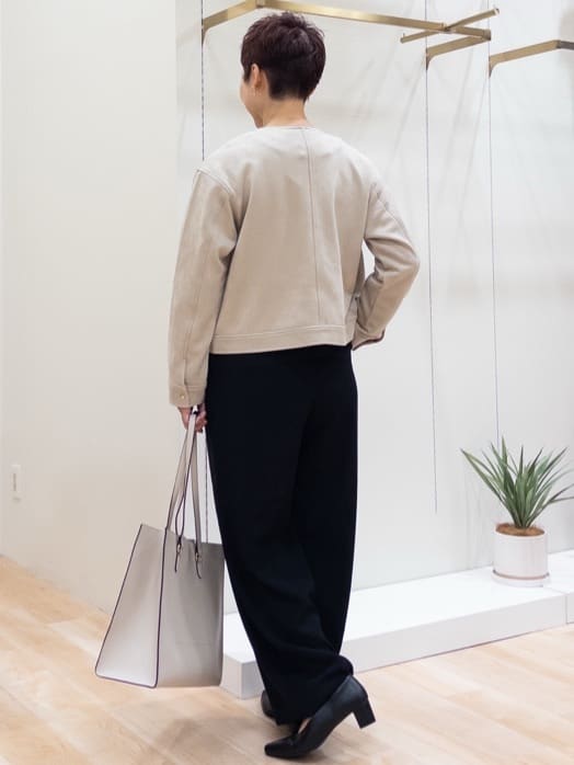 シュウコさんの「grove｜日常を華やかにするスエード調ブルゾン」を使ったコーディネート