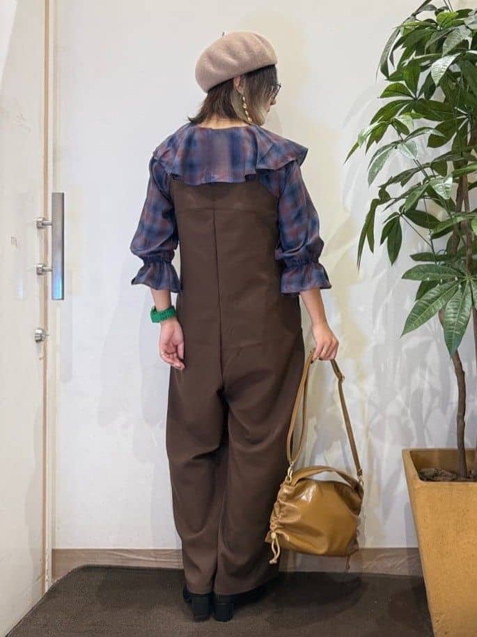 misakiさんの「SHOO･LA･RUE｜【S-LL】大人カジュアルに ベアトップ風 キャミサロペット」を使ったコーディネート
