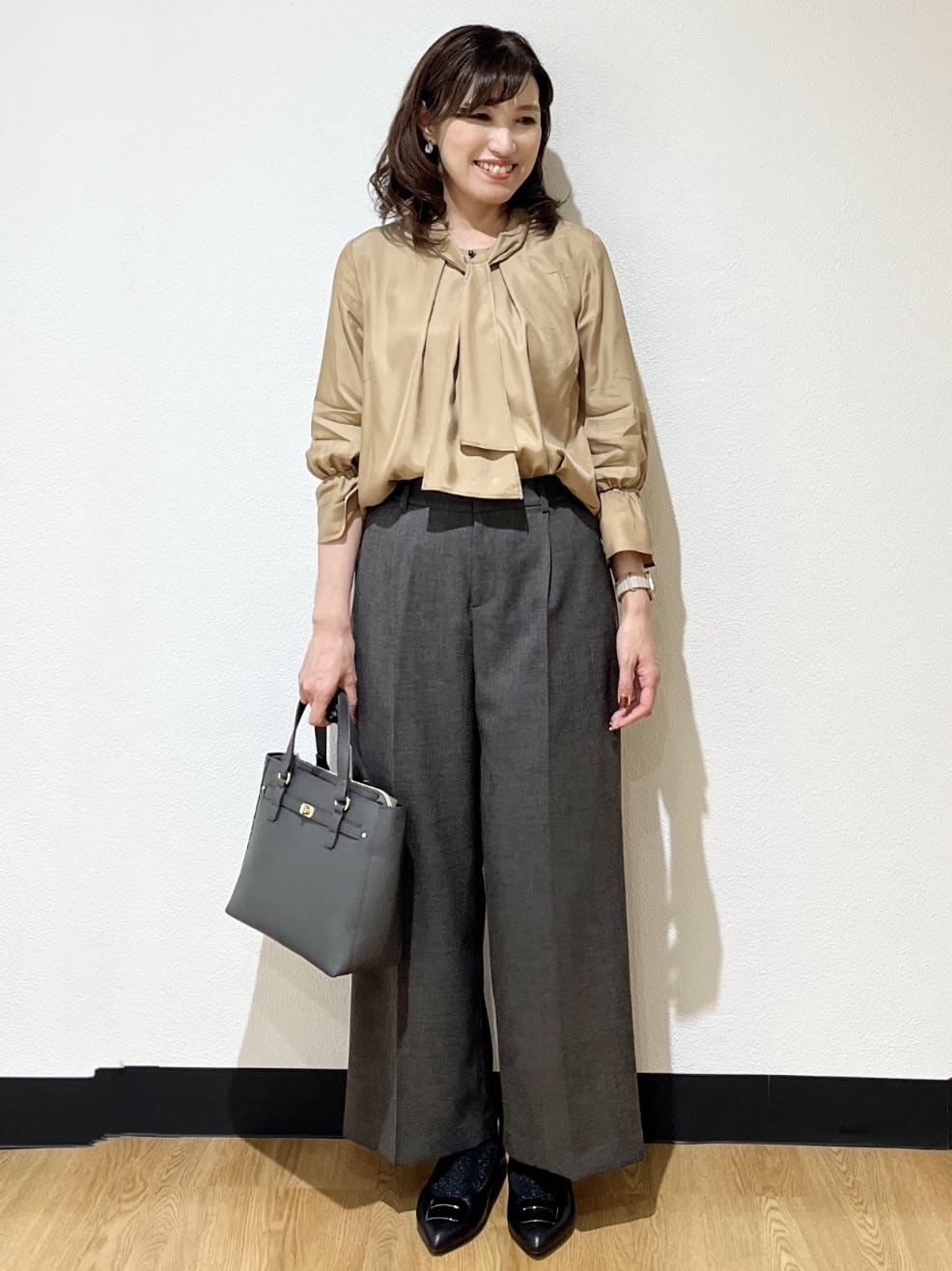 ayaさんの「Reflect｜【キレイめスタイル／通勤におすすめ◎】ボウタイシャンブレーカラーブラウス」を使ったコーディネート