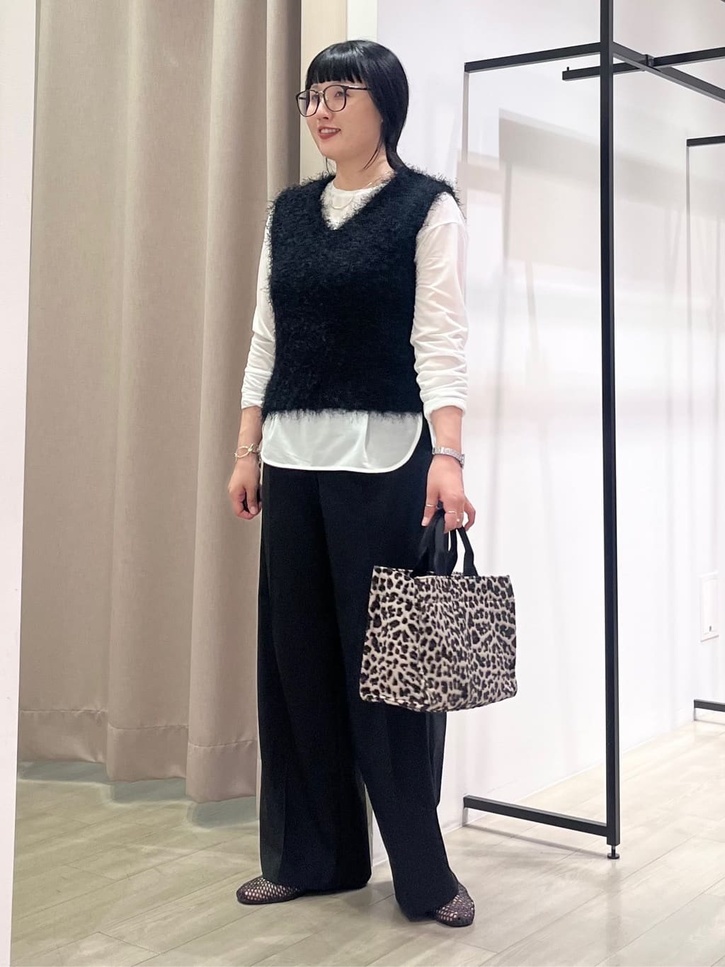 hasuさんの「INDIVI｜フェザーモールニットベスト」を使ったコーディネート