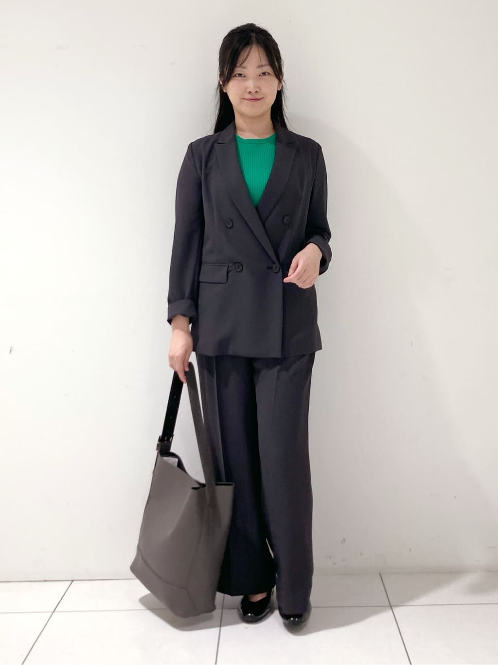 momokoさんの「INDIVI｜【インナーで活躍／アンサンブル】クルーネック半袖ニット」を使ったコーディネート