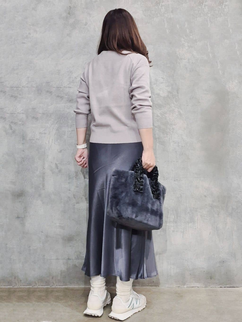 ひさえさんの「THE SHOP TK｜【すっきりシルエットが叶う】大人のためのVネックニット/毛玉になりにくい/静電気防止/洗濯機OK」を使ったコーディネート