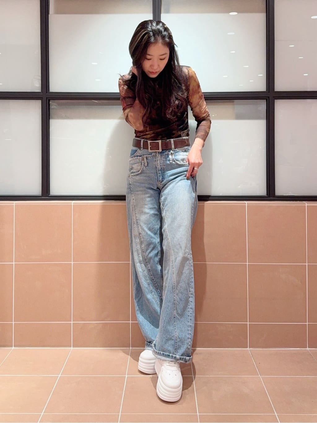 kaoriさんの「ESPERANZA｜【EC先行販売】きゅんフィット厚底フラットキルティングスタッズスニーカー」を使ったコーディネート