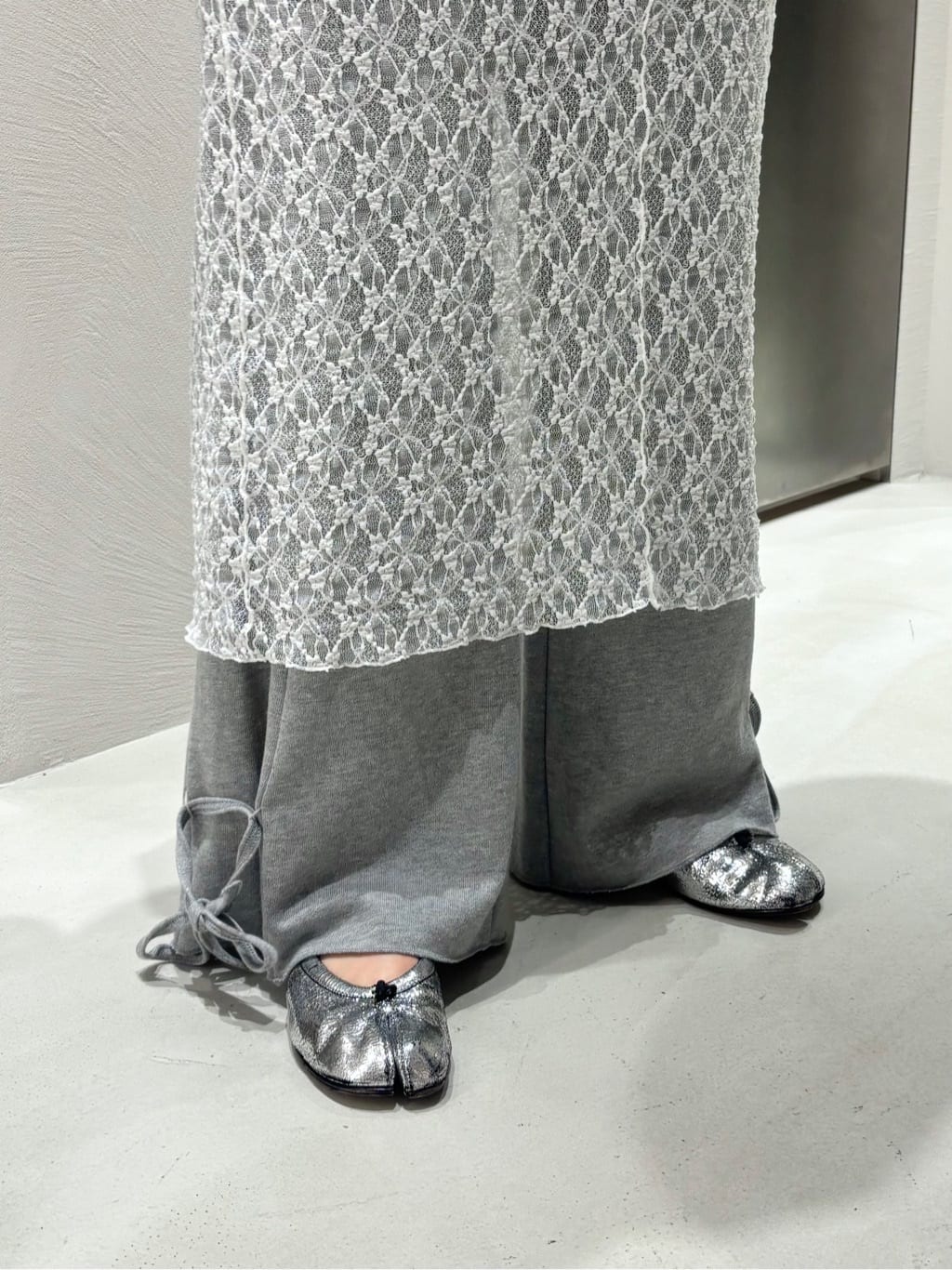 iwamiさんの「CODE A｜stretch lace cami dress」を使ったコーディネート