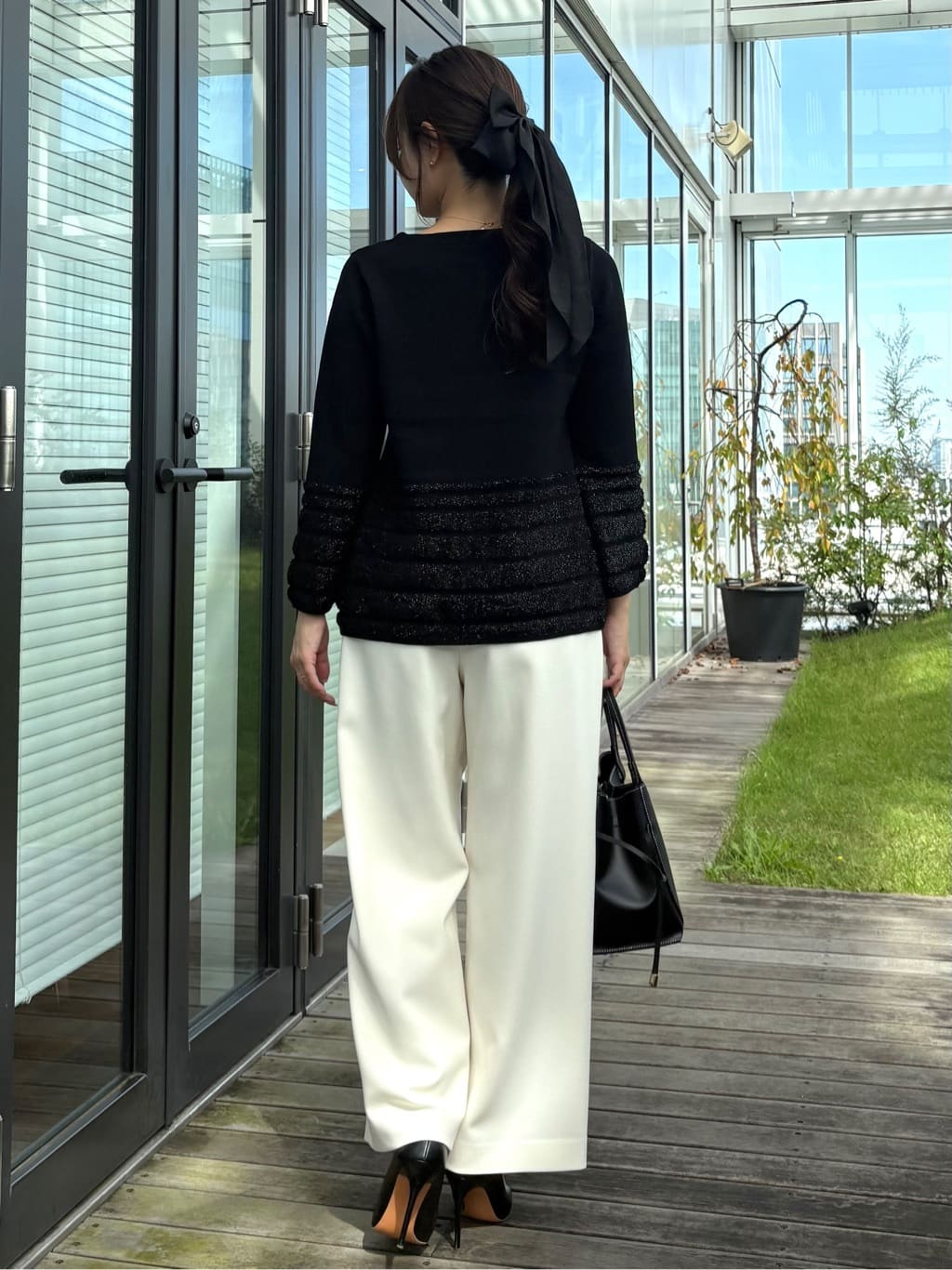 MISAKIさんの「COUP DE CHANCE｜【手洗い可】ラメフェザーデザイン ニットトップス」を使ったコーディネート