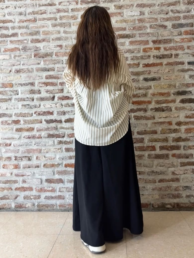 tokiさんの「THE SHOP TK｜【後ろ姿もサマになる】ストライプ バックシャーリングシャツ/体型カバー/洗える」を使ったコーディネート