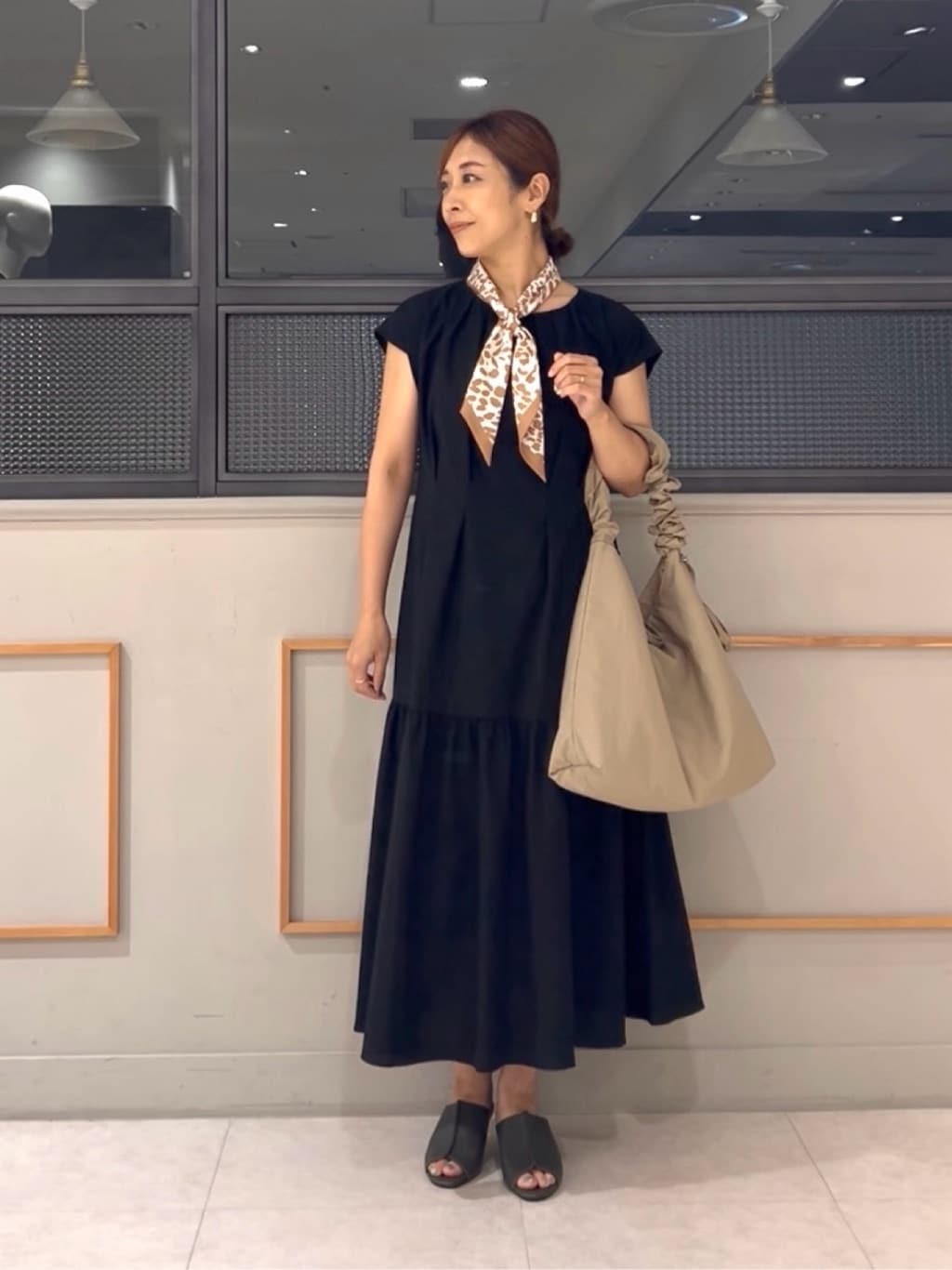 𝑹𝑶𝑴𝑰さんの「INDIVI｜【1枚でコーデ完成！】タックワンピース」を使ったコーディネート