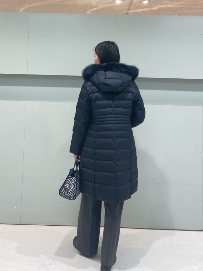 hitomiさんの「UNTITLED｜【はっ水機能/フード取り外し可/防寒】ロングダウンコート」を使ったコーディネート
