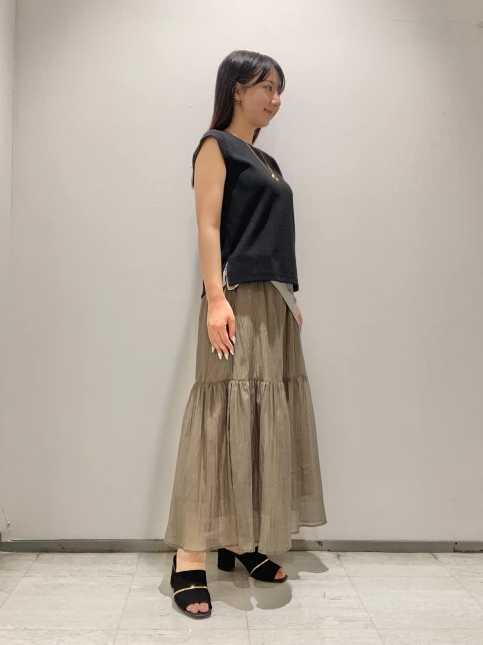 meiさんの「INDIVI｜【2点セット／着回し◎】ノースリーブ＆ティアードスカート カセット服」を使ったコーディネート