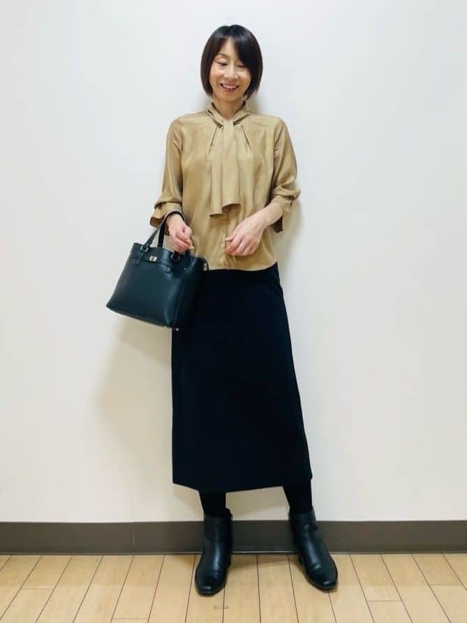 Riiさんの「Reflect｜【キレイめスタイル／通勤におすすめ◎】ボウタイシャンブレーカラーブラウス」を使ったコーディネート
