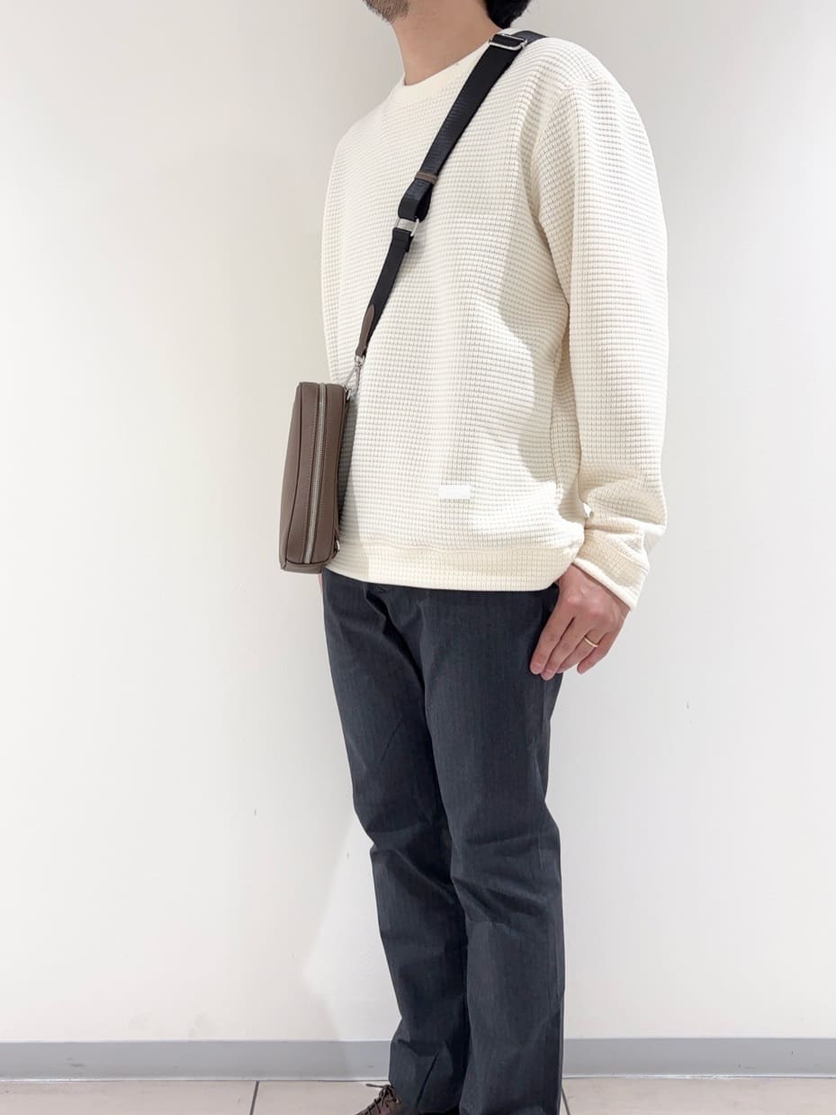 及川さんの「TAKEO KIKUCHI｜ニットライク プルオーバー」を使ったコーディネート