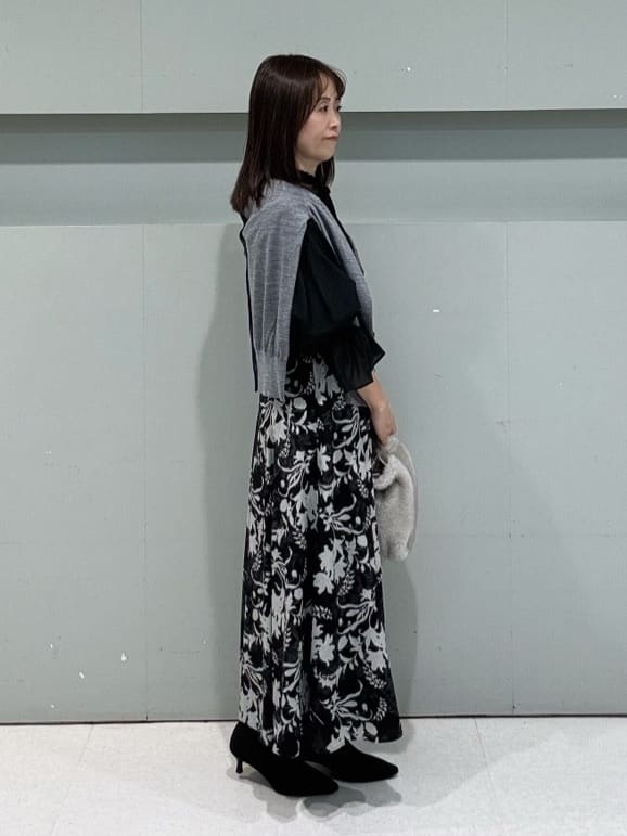 makiさんの「UNTITLED｜【アンサンブル可/洗える/Vネック】ウールシルクカーディガン」を使ったコーディネート