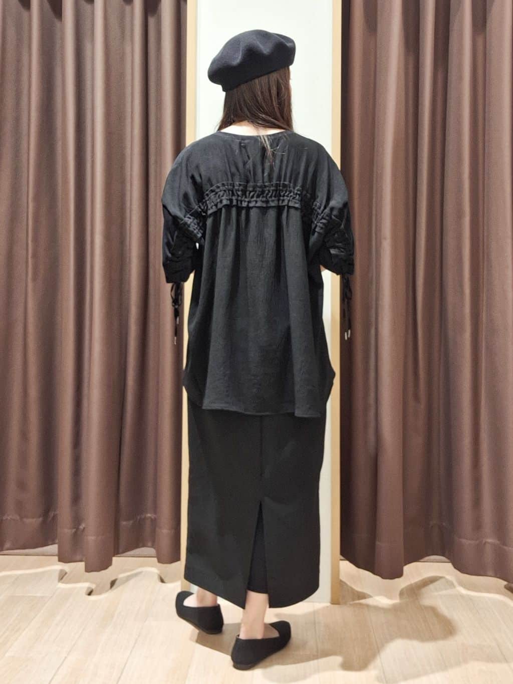 ウタさんの「grove｜後ろ姿で魅せる　バックドロストシャーリングTシャツ」を使ったコーディネート