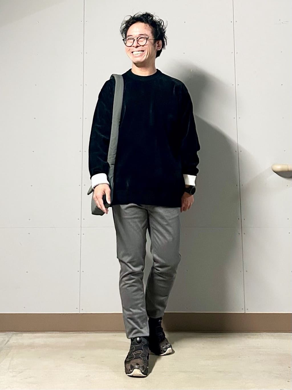 KENJI Iさんの「THE SHOP TK｜【触れるたびに心地良い】ライトモールニット　洗濯機OK/ユニセックスでおすすめ！」を使ったコーディネート