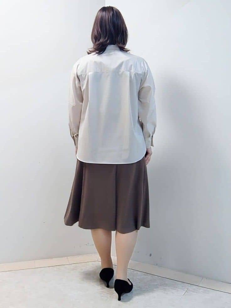 エリさんの「Reflect｜【さらっと一枚で決まる／重ね着にもおすすめ◎】タックスリーブシャツブラウス」を使ったコーディネート