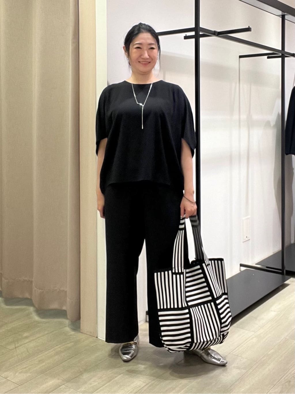 TOMOMIさんの「INDIVI｜【体型カバー/SETUP可能】ジョーゼット　ドルマンブラウス」を使ったコーディネート