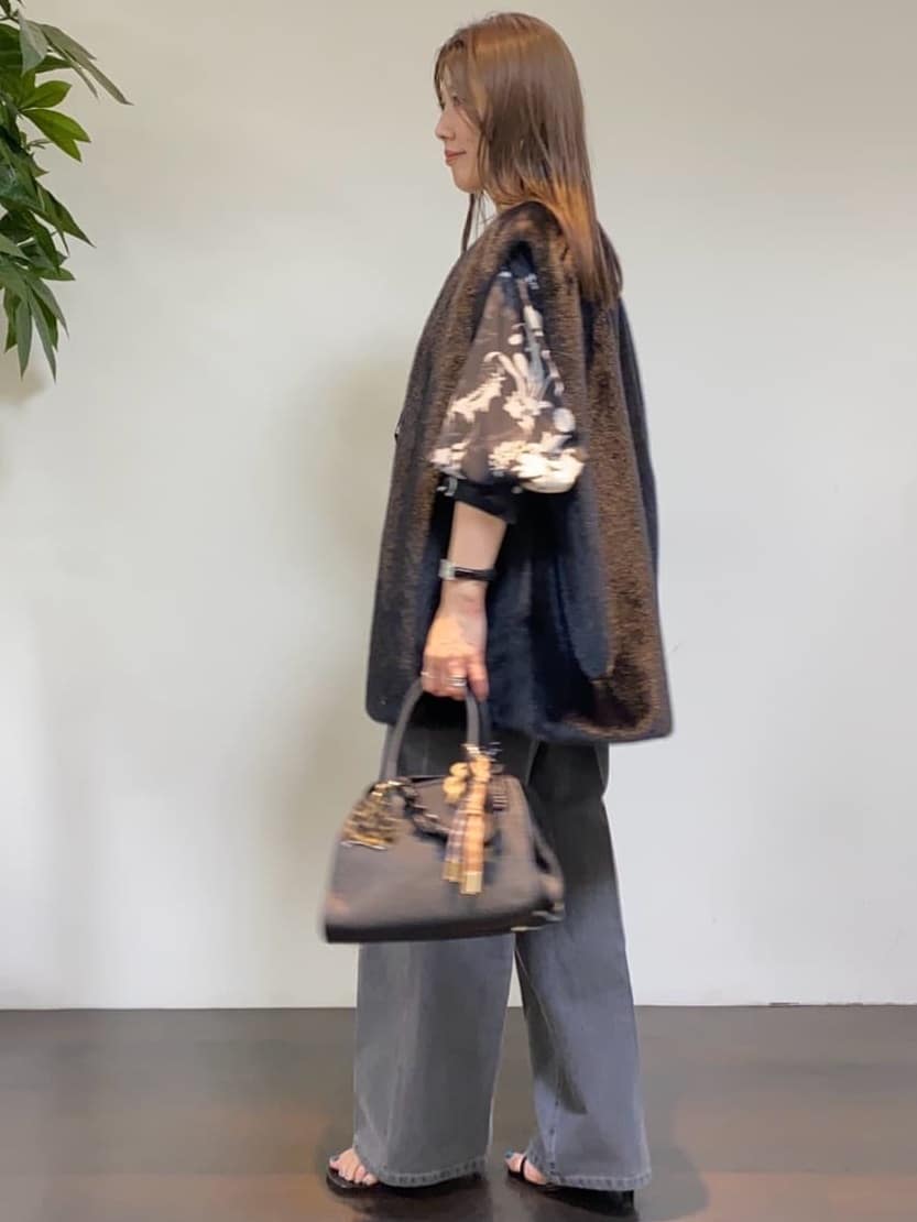 tomoさんの「UNTITLED｜【洗える/セットアップ可能】オーナメントフラワー ブラウス」を使ったコーディネート