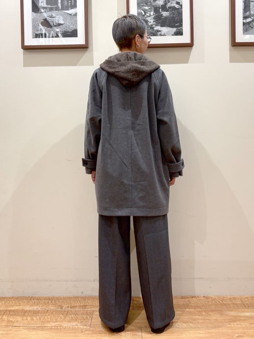 Ayumiさんの「SHOO･LA･RUE｜【S-LL】お顔周りをすっきり魅せる ふんわり Vネックフードニット」を使ったコーディネート