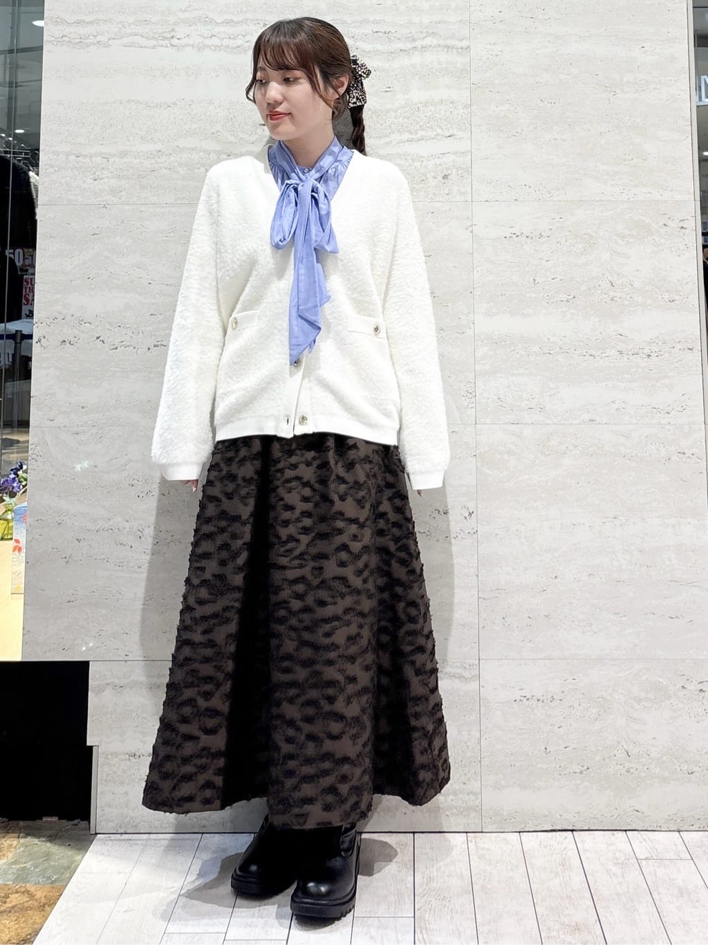 かほさんの「OPAQUE.CLIP｜【2WAY】エナメルワイドスクエアボストンバッグ」を使ったコーディネート