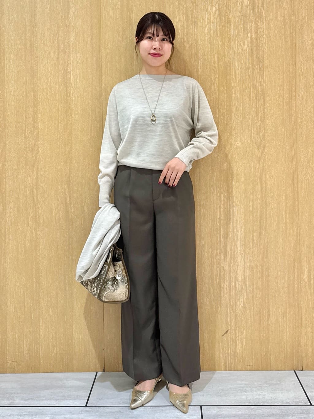 nanaさんの「UNTITLED｜【アンサンブル可/洗える】シルクウールカシミヤ ドルマンスリーブニット」を使ったコーディネート