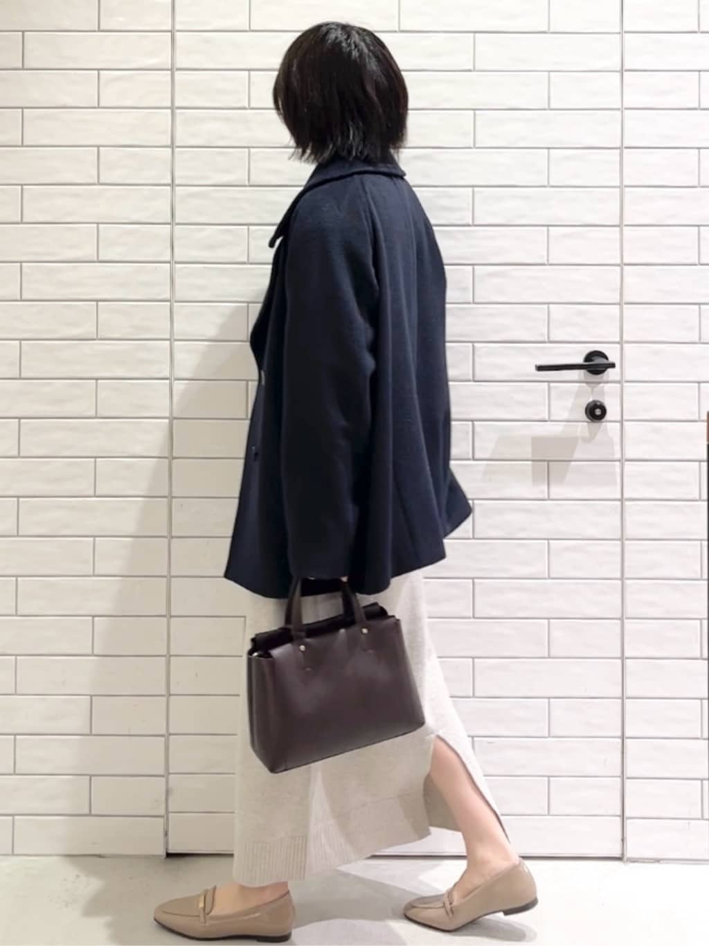 しおりさんの「OPAQUE.CLIP｜カシミヤブレンドウールミドルピーコート」を使ったコーディネート