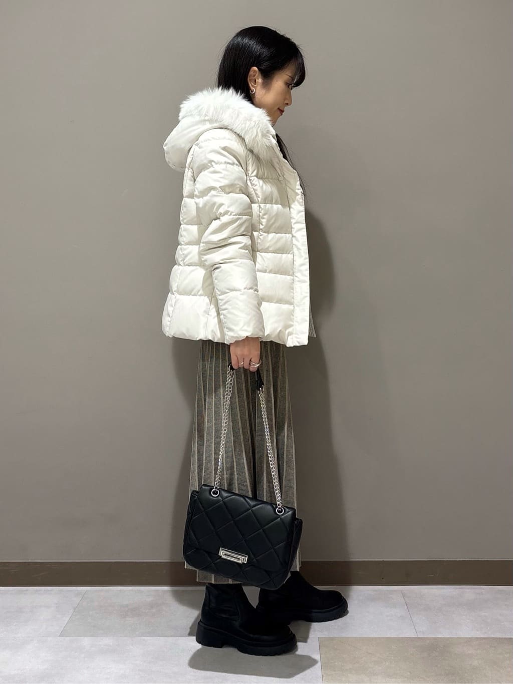 KEIKOさんの「INDIVI｜【名品／撥水／抗菌防臭】ショート丈リサイクルダウンコート」を使ったコーディネート