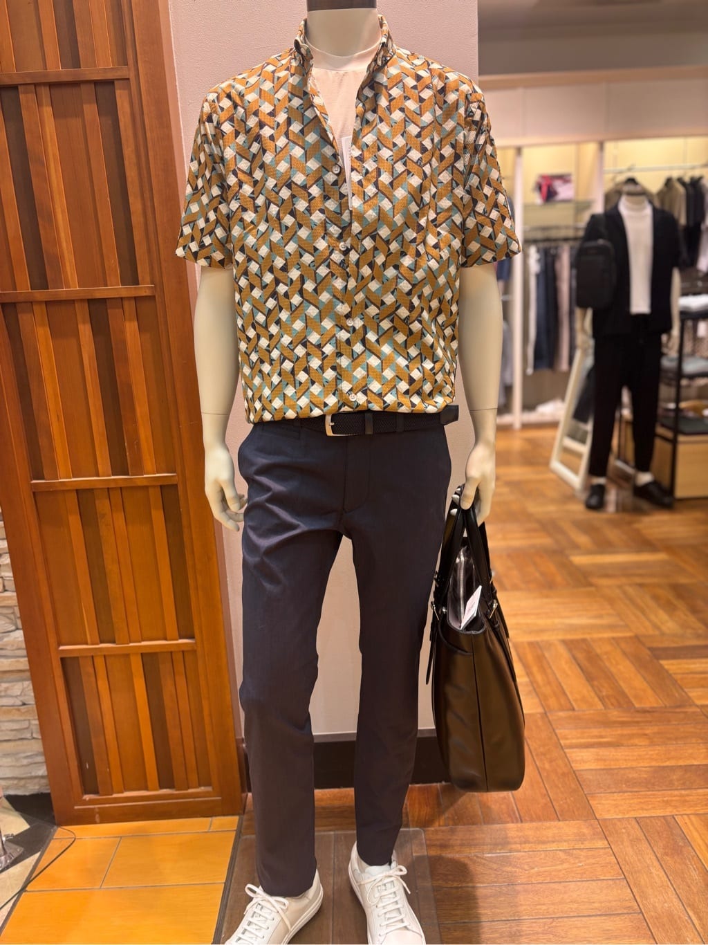 ヒナさんの「TAKEO KIKUCHI｜【COOL CITY WEAR】籠目アート柄 サッカーシャツ /通気性」を使ったコーディネート