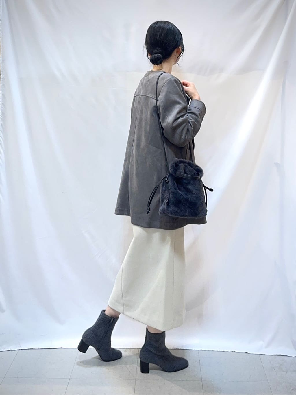 𝐇𝐢𝐫𝐨𝐦𝐢さんの「SHOO･LA･RUE｜【S-LL/あったか】すらりときれい見え ベイカー風ナロースカート」を使ったコーディネート