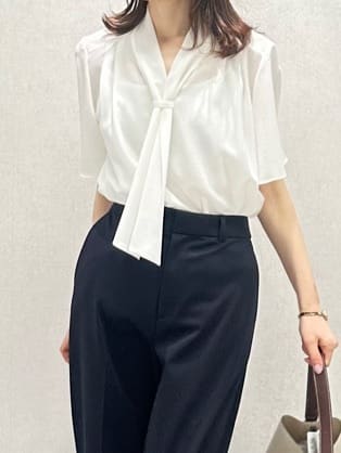 Miwaさんの「UNTITLED｜◆【通勤/オフィス/二の腕カバー】ボウタイブラウス」を使ったコーディネート