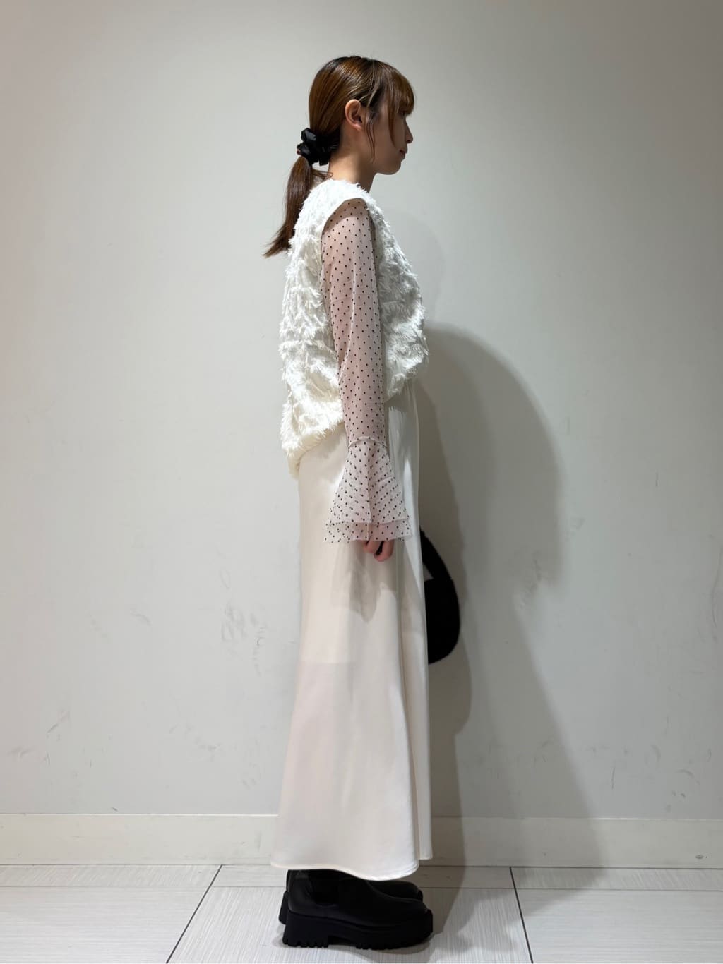 やなぎさんの「DRESSTERIOR｜【洗える/シアー素材】シアードットベルスリーブカットソー」を使ったコーディネート