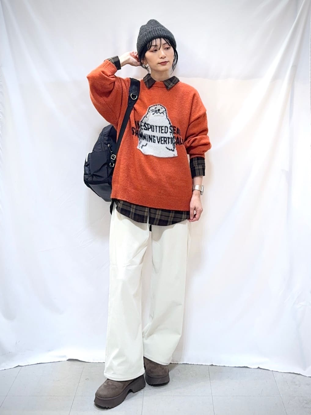 𝐇𝐢𝐫𝐨𝐦𝐢さんの「SHOO･LA･RUE｜【旭山動物園応援商品】ゆるアニマル ふわふわジャカードニット」を使ったコーディネート
