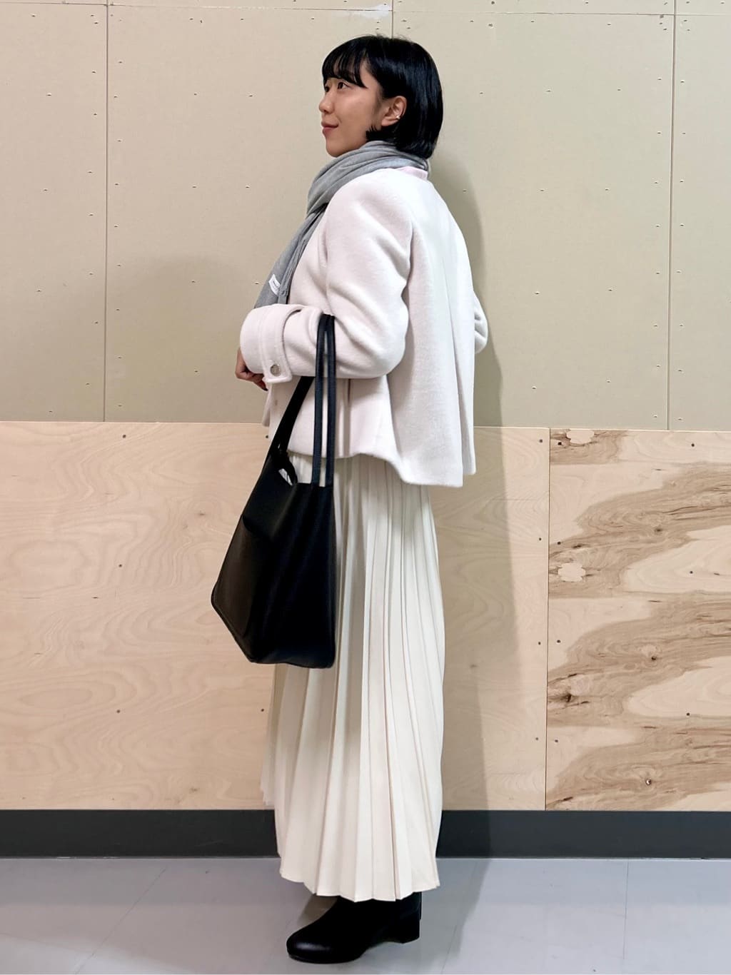 みくさんの「OPAQUE.CLIP｜ふんわりボトルネックパフスリーブニット【洗濯機OK】」を使ったコーディネート