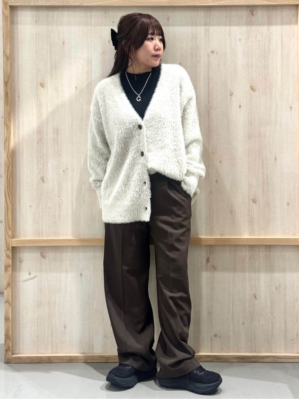 nanaさんの「THE SHOP TK｜【ふわふわあったか】フェザーカーディガン」を使ったコーディネート
