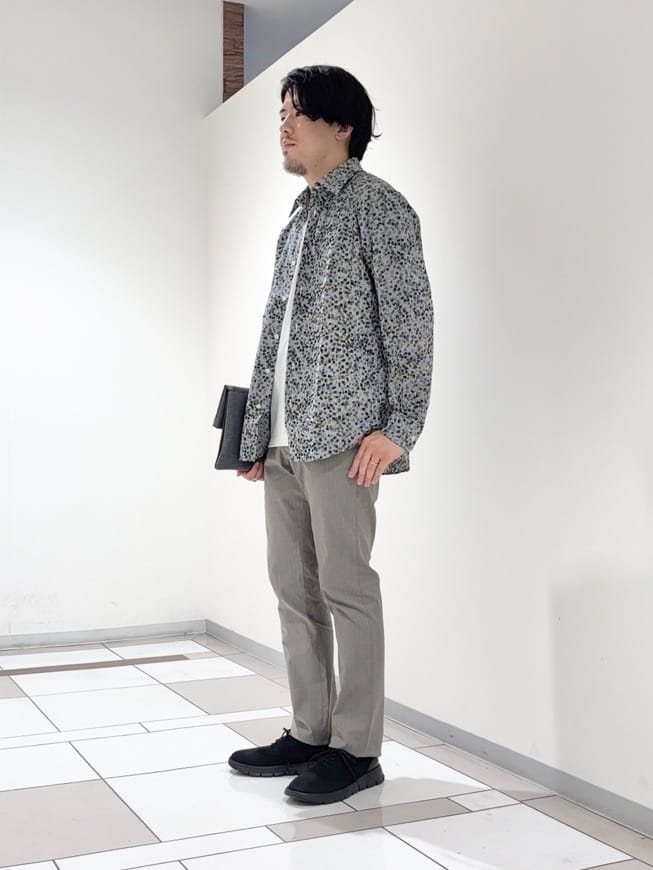 及川さんの「TAKEO KIKUCHI｜【COOL CITY WEAR】ワンポイント刺しゅう ポケットTシャツ /接触冷感」を使ったコーディネート