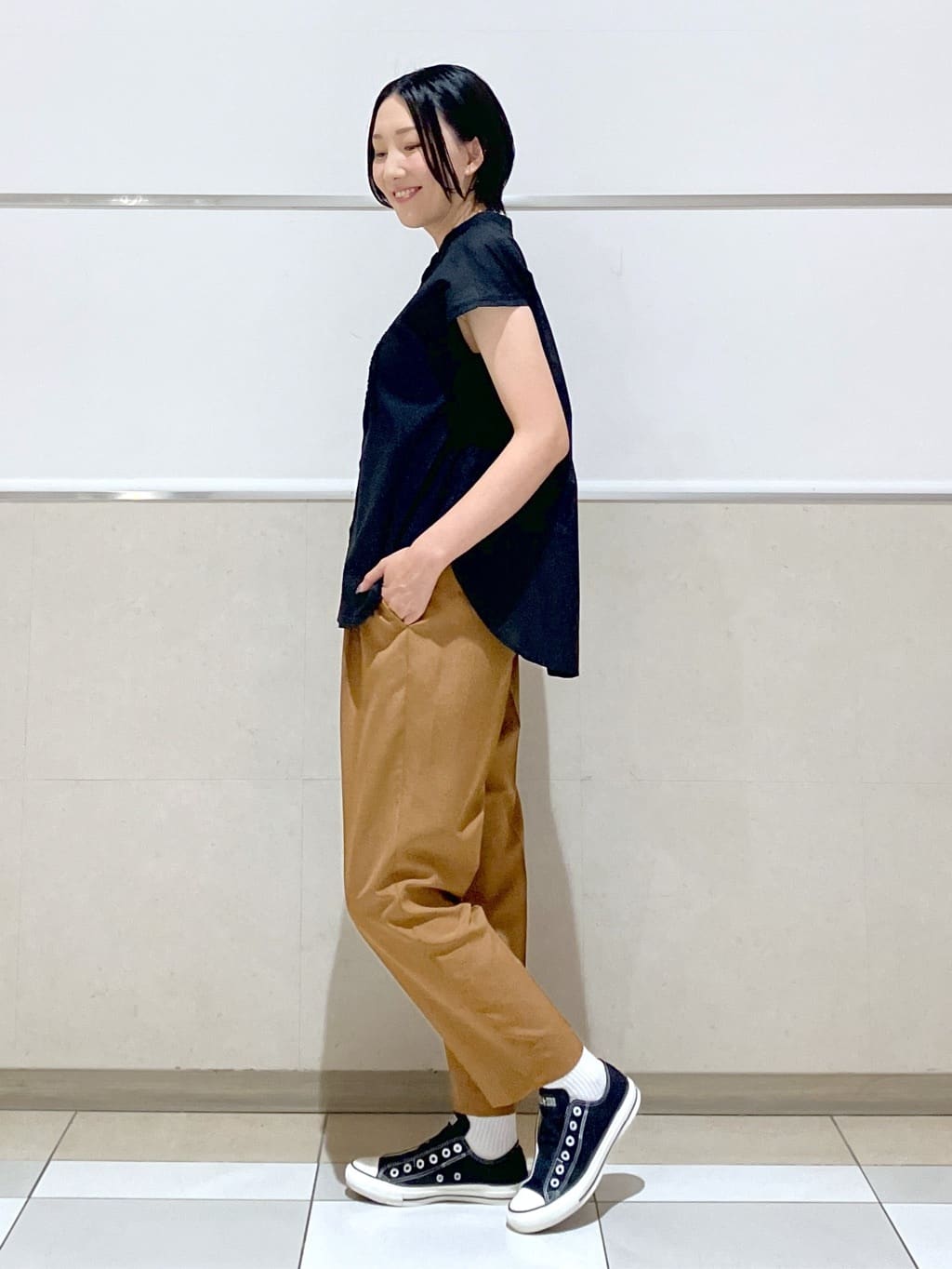 eriko さんの「Dessin｜【洗える】スタンドカラーフリルブラウス」を使ったコーディネート