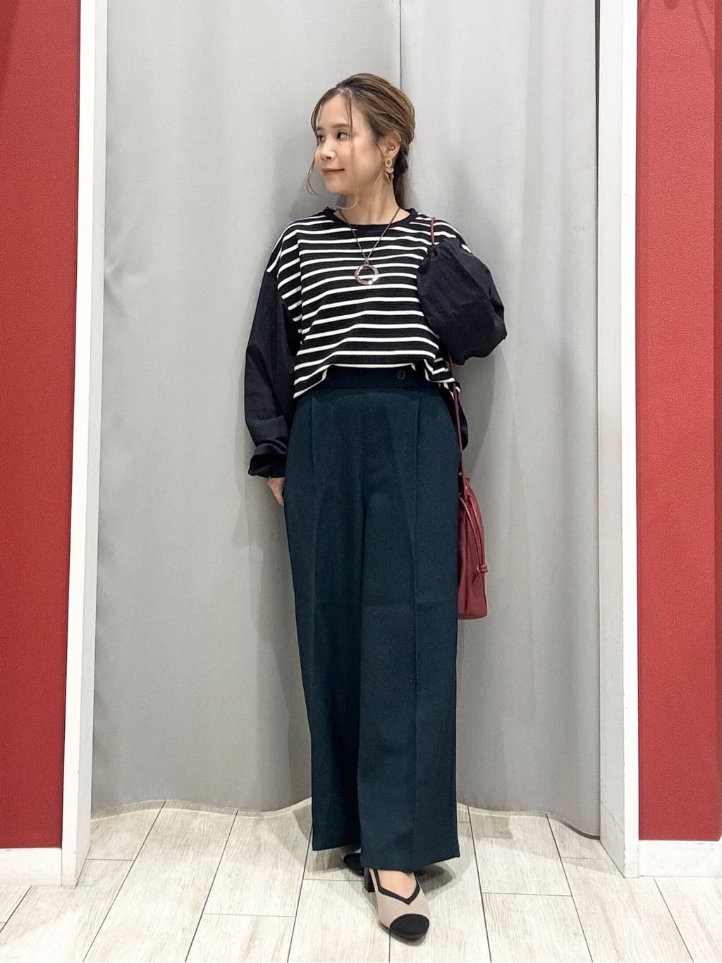 shioさんの「SHOO･LA･RUE｜【S-LL】インせず決まる 背中タック入り パフ袖トップス」を使ったコーディネート