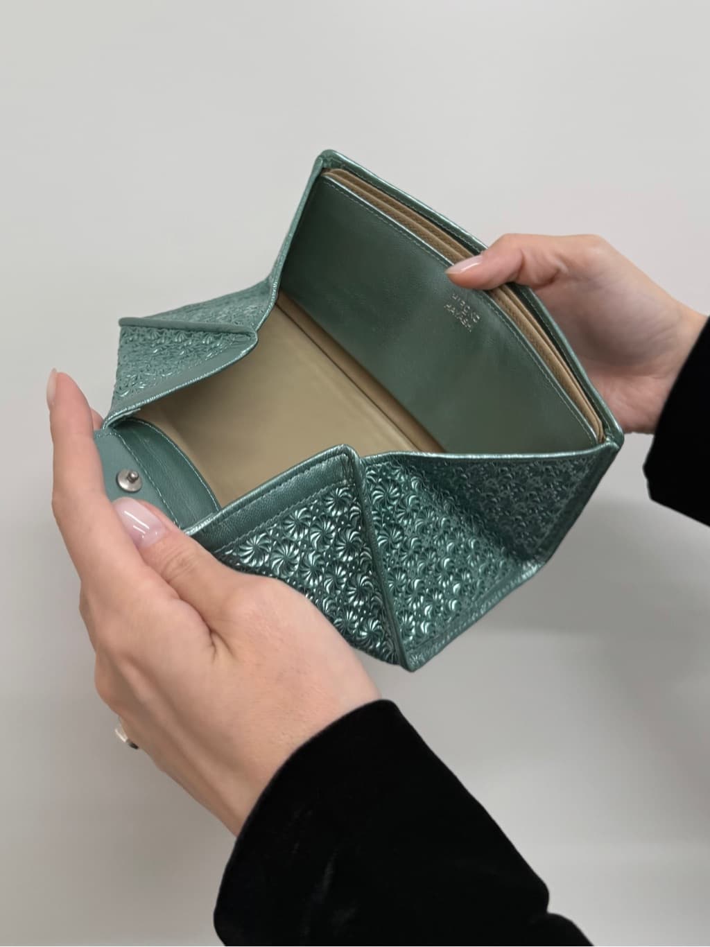 Kさんの「HIROKO HAYASHI｜GIRASOLE PIPERITA（ジラソーレ ピペリータ）長財布ミニ」を使ったコーディネート