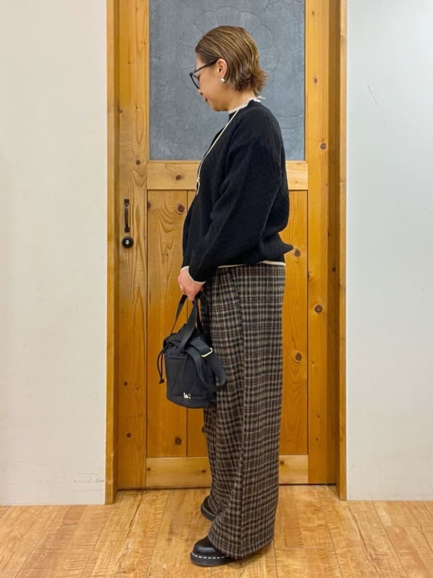 ゆみさんの「SHOO･LA･RUE｜【あったか/S-LL】脚のラインをきれいに魅せる チェック柄ワイドパンツ」を使ったコーディネート