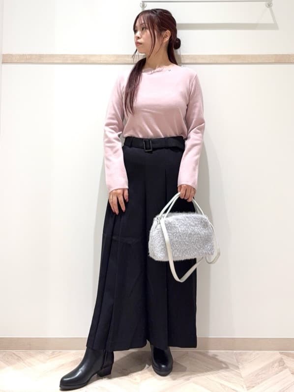 nanaさんの「SHOO･LA･RUE｜【洗濯機可/S-LL】スカラップネックが上品な ビジュー付きニット」を使ったコーディネート