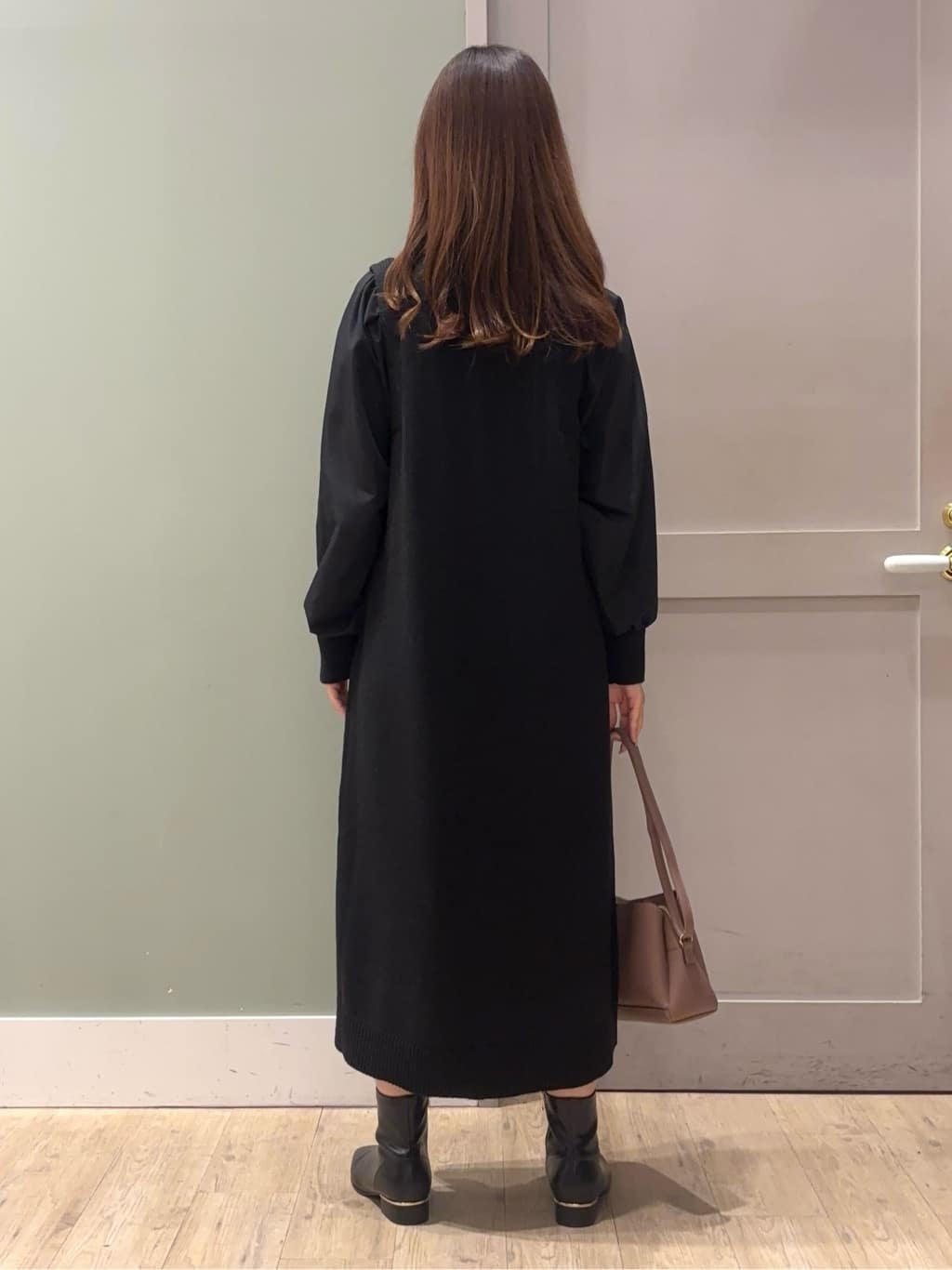 しばみさんの「grove｜一枚で華やぐ、袖布帛ケーブルニットワンピース」を使ったコーディネート