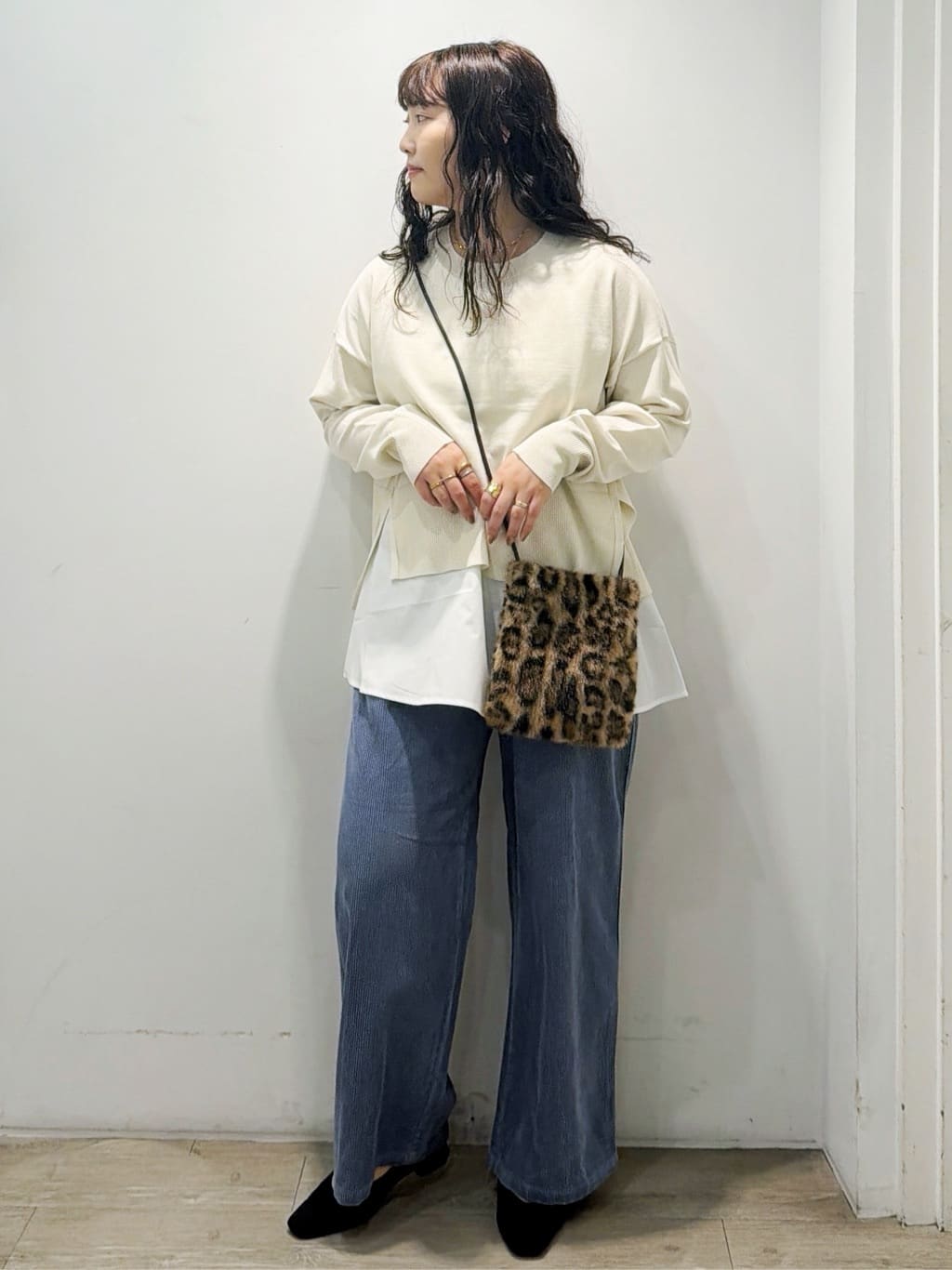 sumicaさんの「OPAQUE.CLIP｜《ツインセット》リラクシーサイドスリットニット&times;ドッキングタンク【洗濯機洗い可】」を使ったコーディネート