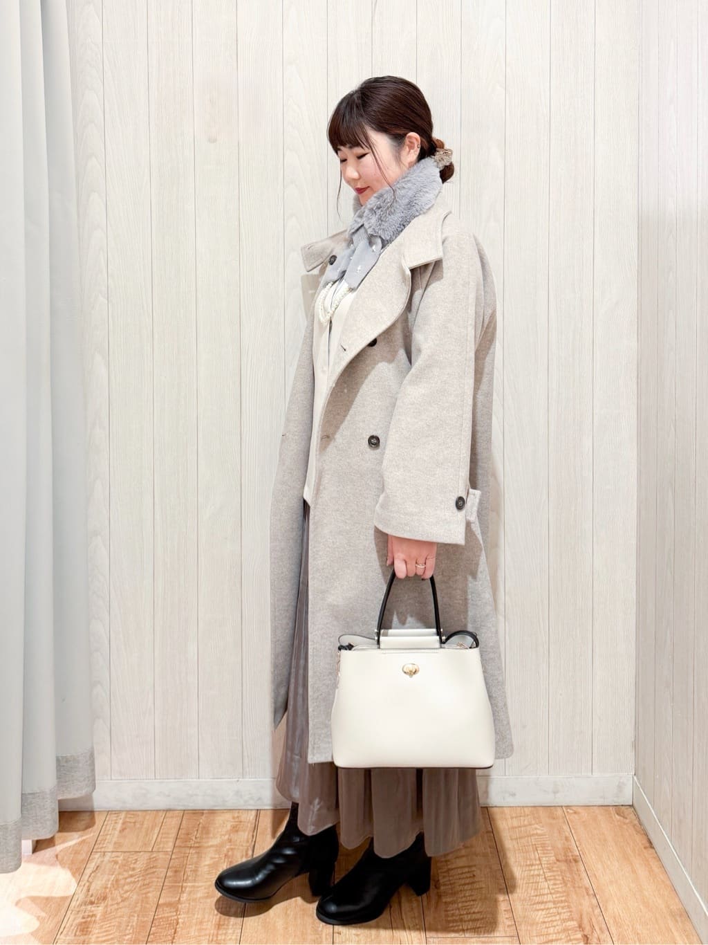 愛さんの「SHOO･LA･RUE｜ストレッチブーツ」を使ったコーディネート