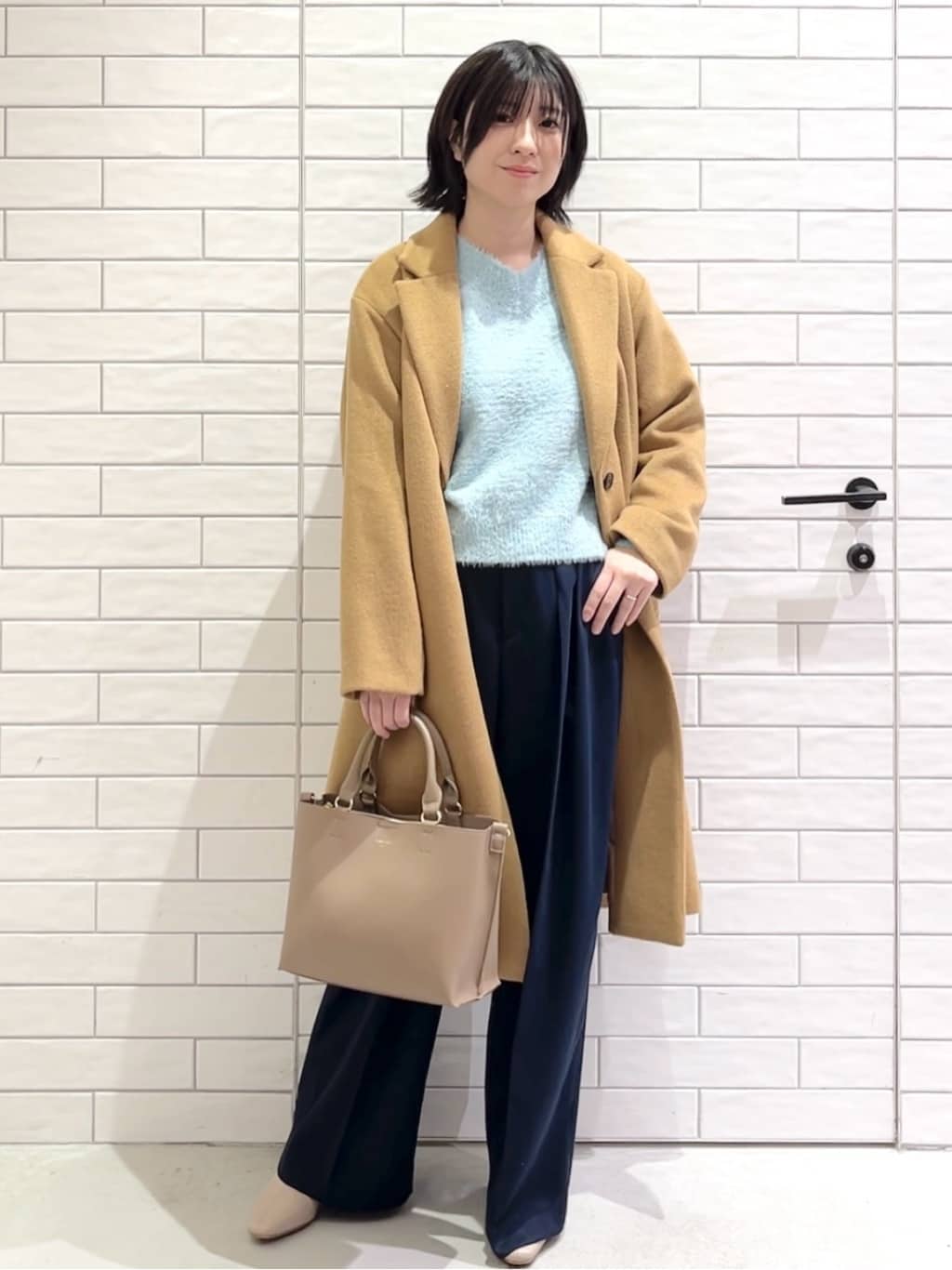 しおりさんの「OPAQUE.CLIP｜カシミヤブレンドウールチェスターコート」を使ったコーディネート