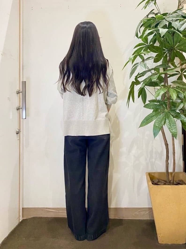 AYUMIさんの「SHOO･LA･RUE｜【高レビュー/S-LL】脚のラインを拾いにくい デニムワイドパンツ」を使ったコーディネート