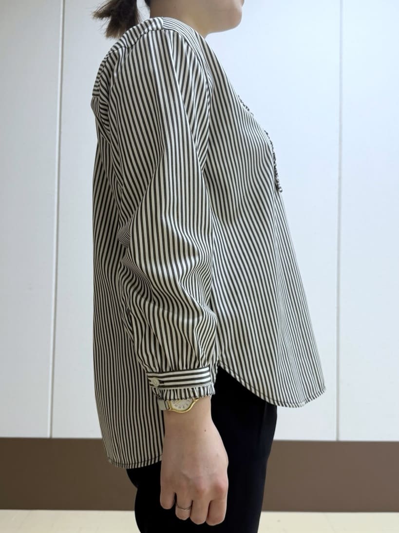 Rikoさんの「INDIVI｜人気NO.1【褒められパンツ／高ストレッチ／ウエストゴム】タックテーパードパンツ」を使ったコーディネート