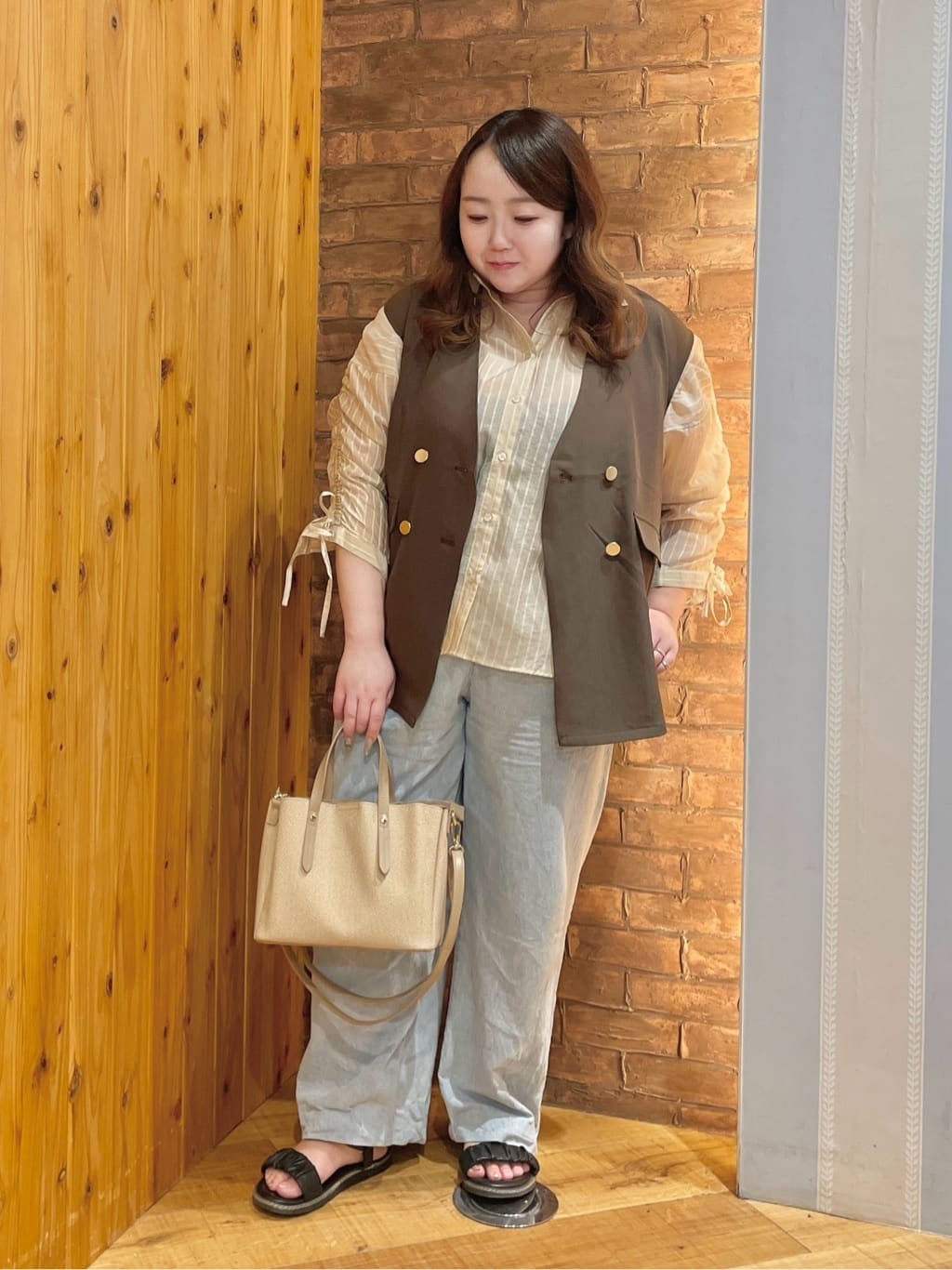 Risaさんの「SHOO･LA･RUE｜【S-LL/セットアップ可/洗濯後しわになりにくい】ダブルベスト」を使ったコーディネート