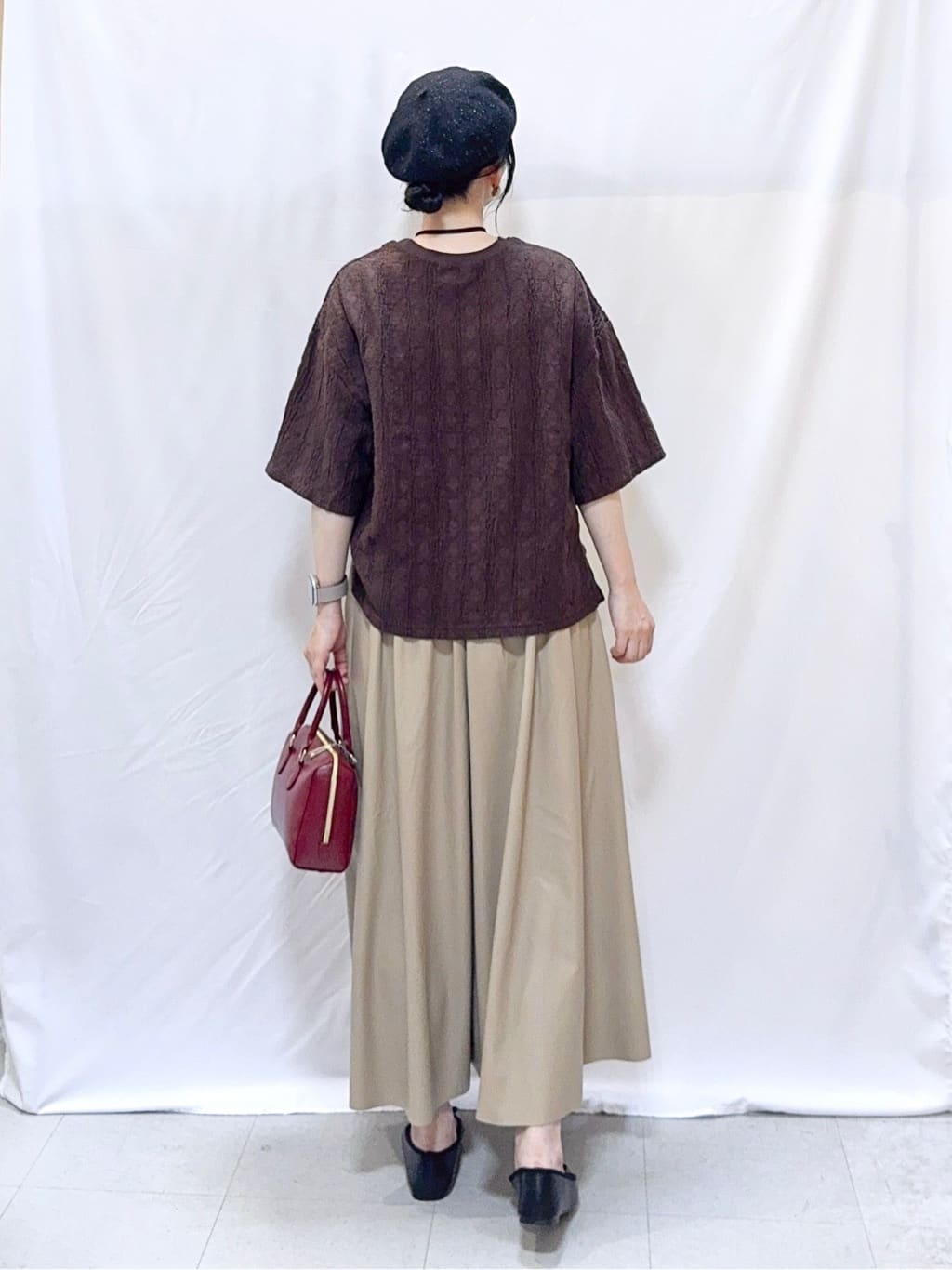 𝐇𝐢𝐫𝐨𝐦𝐢さんの「SHOO･LA･RUE｜【5分袖】大人の魅力を惹きたてる レースカットソー」を使ったコーディネート