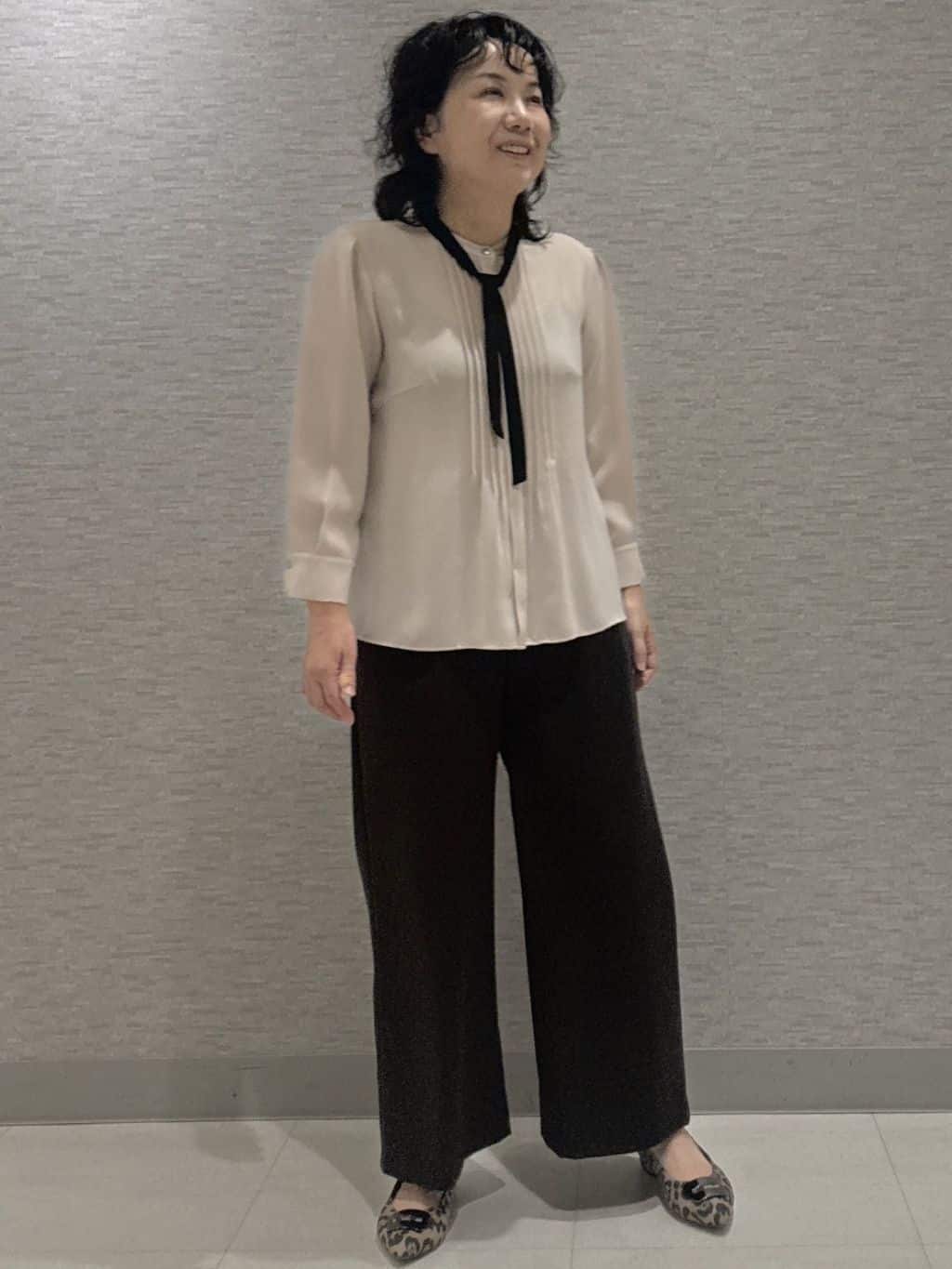 KOJIMAさんの「Reflect｜【配色ボウタイ付き】八分袖ジョーゼットブラウス」を使ったコーディネート