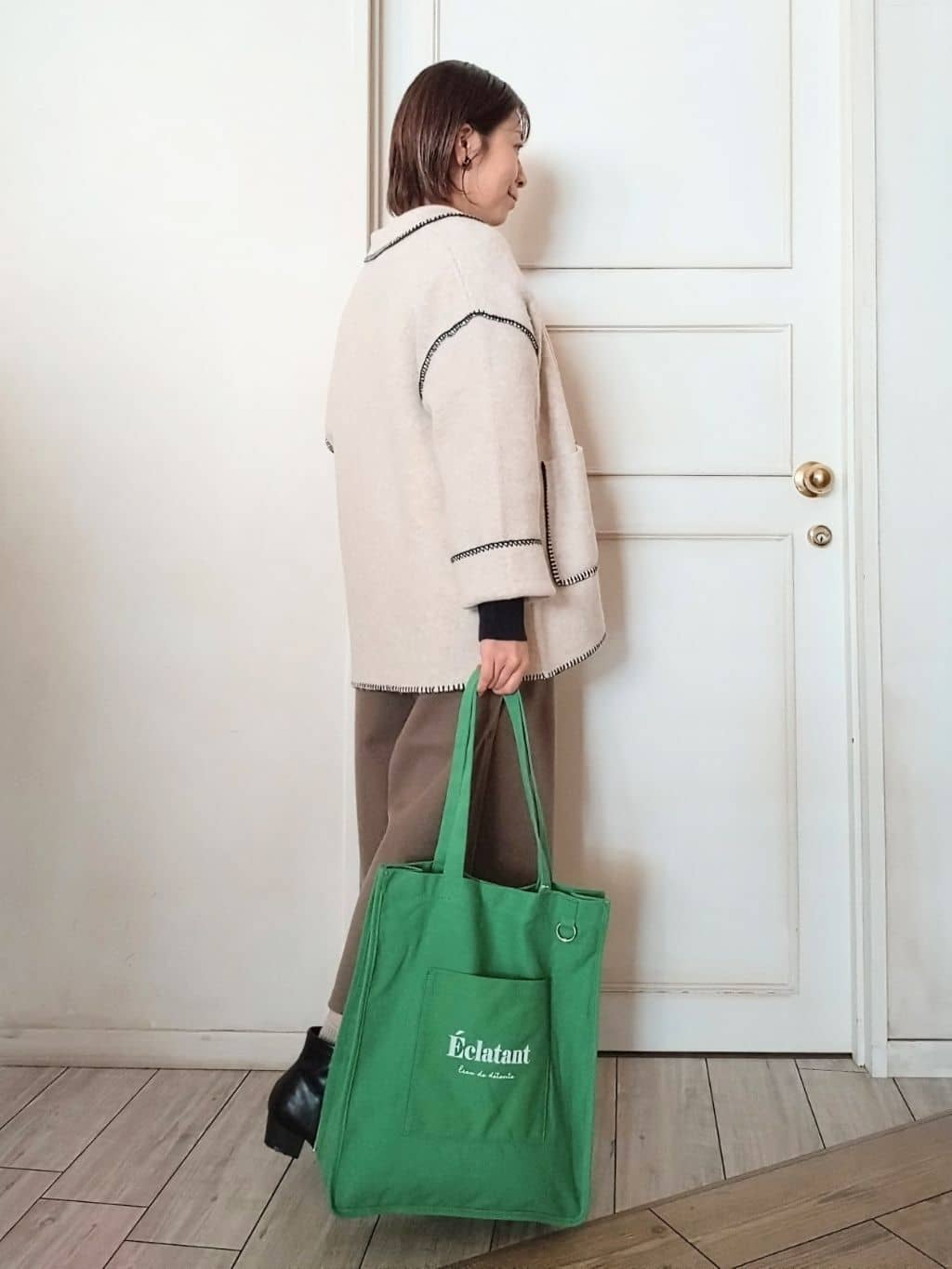 miomioさんの「SHOO･LA･RUE｜【洗濯機可/ちくちくしにくい】大人のための スウェットライク刺繍ロゴニット」を使ったコーディネート