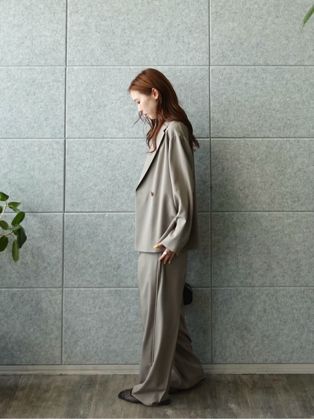 mitsukiさんの「INDIVI｜Comfy SET UP｜イージーストレートワイドパンツ【セットアップ対応／通勤/カセット服】」を使ったコーディネート